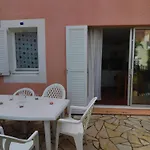 Appartamento Bel T2 En Rez-de-jardin Avec Parking Privé à - Fr-1-472-197 Sète