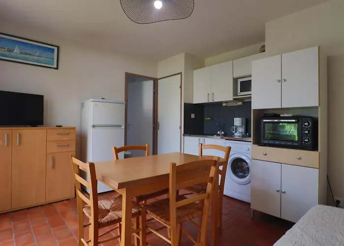 Bel appartement T2 cabine en rez-de-jardin avec parking privé à Sète - FR-1-472-197