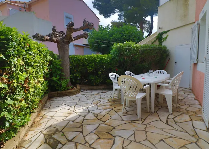 Bel appartement T2 cabine en rez-de-jardin avec parking privé à Sète - FR-1-472-197 * Sète